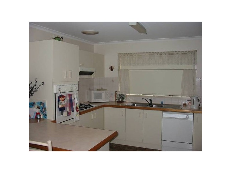 26 Whitehead Grove, Rosebud VIC 3939