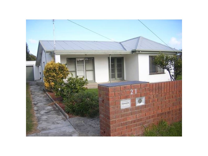 21-23 Moorfield Avenue, Rosebud West VIC 3940