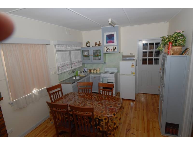 42 & 42A Broadway, Rosebud West VIC 3940
