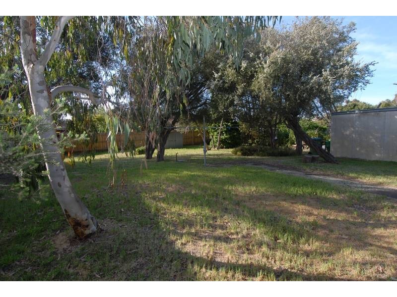42 & 42A Broadway, Rosebud West VIC 3940