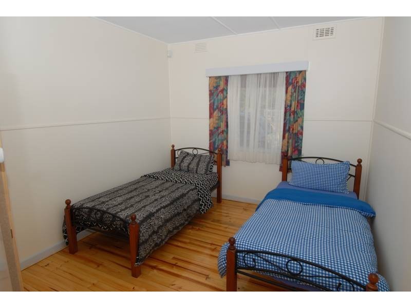 42 & 42A Broadway, Rosebud West VIC 3940