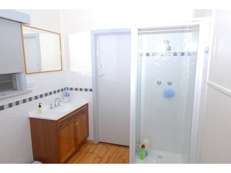 42 & 42A Broadway, Rosebud West VIC 3940