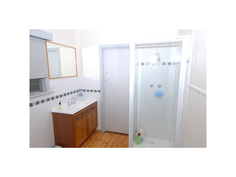 42 & 42A Broadway, Rosebud West VIC 3940