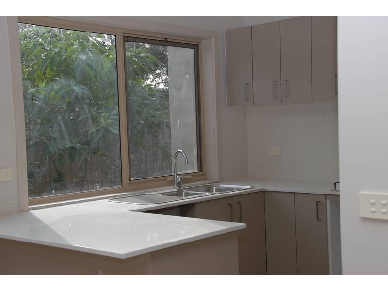 2/2 Phillip Street, Rosebud VIC 3939