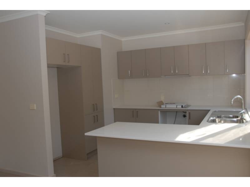 3/2 Phillip Street, Rosebud VIC 3939