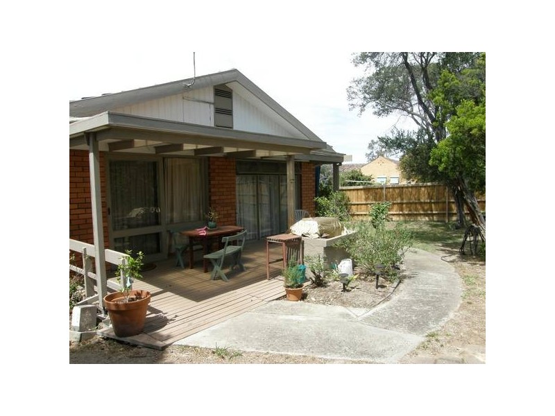 16 Broadway, Rosebud West VIC 3940