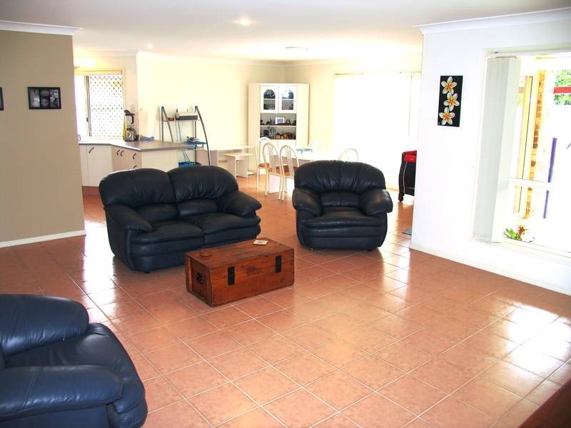 71 Avondale Dr, Banora Point NSW 2486