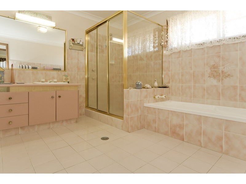 5 Somerset Ave, Banora Point NSW 2486