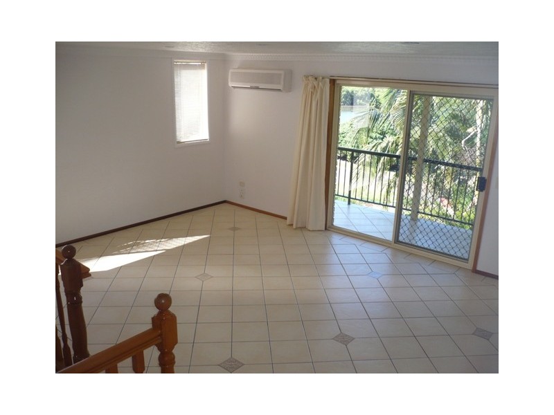 2/65 Bimbadeen Avenue, Banora Point NSW 2486