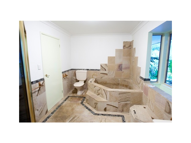 11 Mariners Crescent, Banora Point NSW 2486