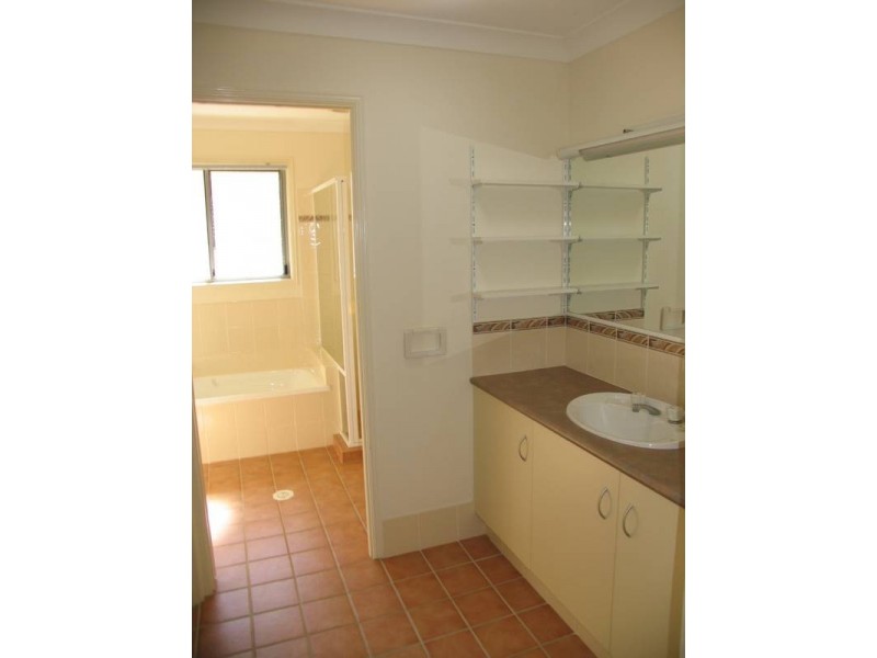 1/43 Kildare Dr, Banora Point NSW 2486