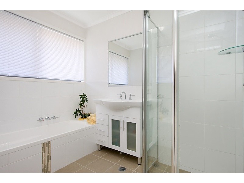 3 James Cook DR, Banora Point NSW 2486