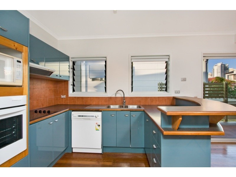 55 Cronin Avenue, Main Beach QLD 4217