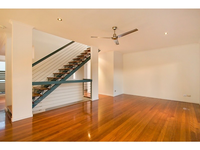 55 Cronin Avenue, Main Beach QLD 4217