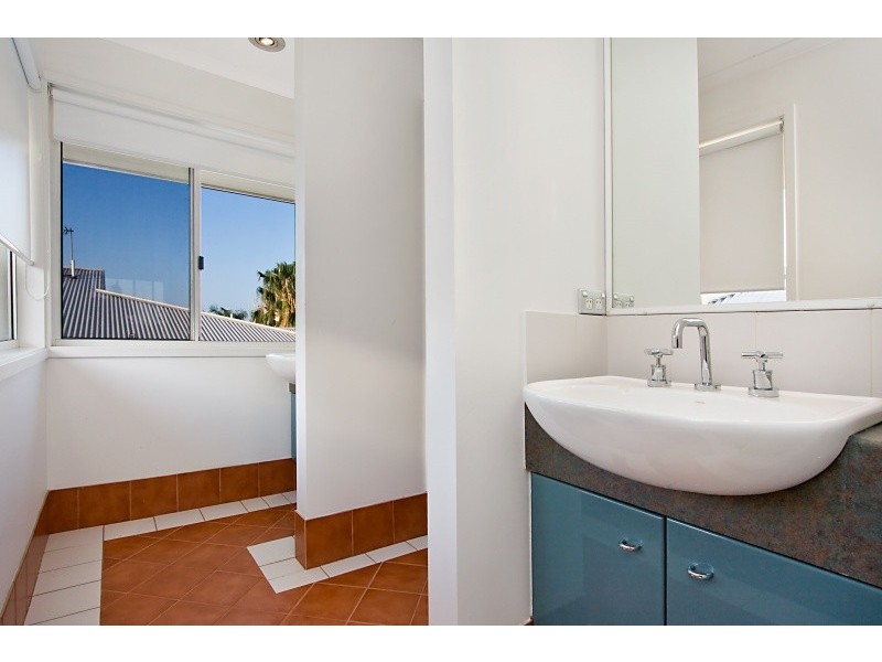 55 Cronin Avenue, Main Beach QLD 4217