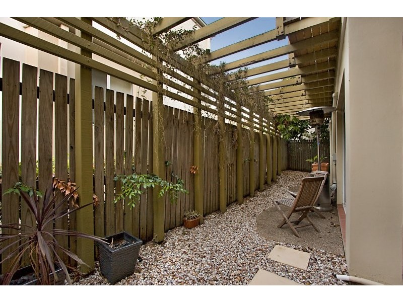 55 Cronin Avenue, Main Beach QLD 4217