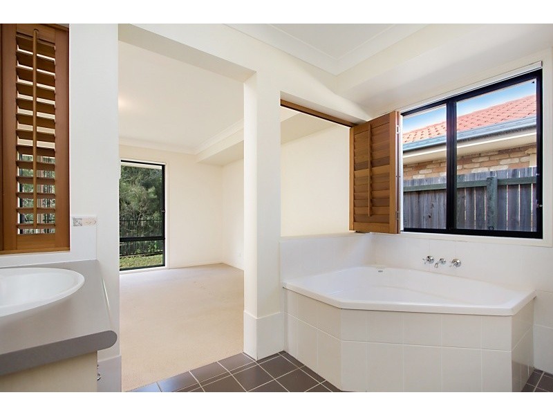 34 Traminer Court, Banora Point NSW 2486