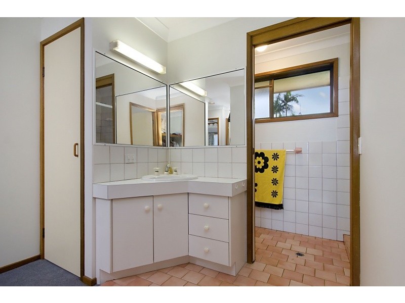 8 James Cook Drive, Banora Point NSW 2486