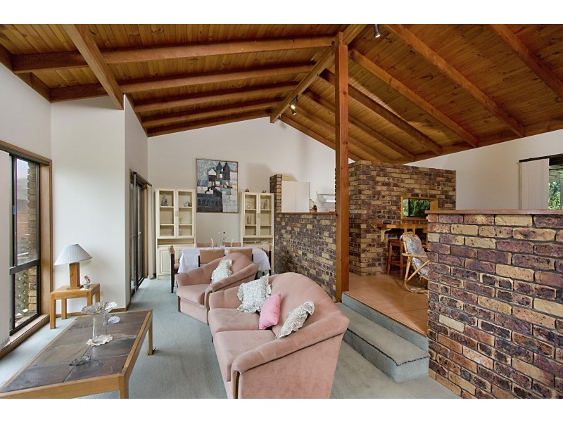 8 James Cook Drive, Banora Point NSW 2486