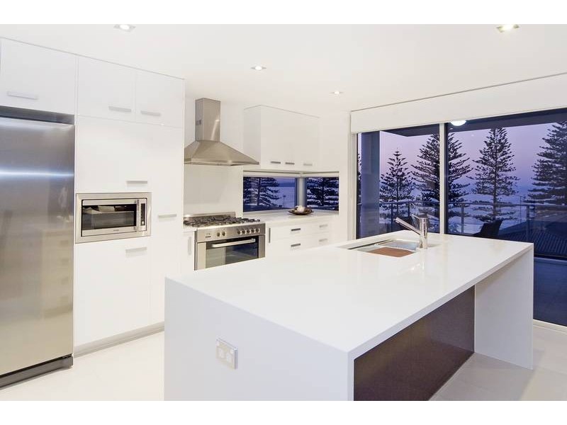 101/11 Eden Avenue, Rainbow Bay QLD 4225