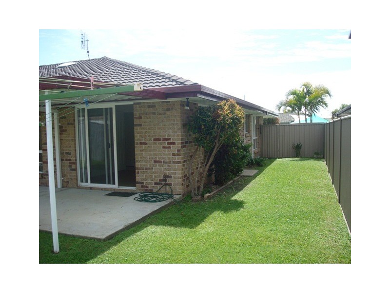 2/3 Woodlands Drive, Banora Point NSW 2486