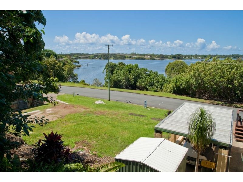 35 Bimbadeen Avenue, Banora Point NSW 2486