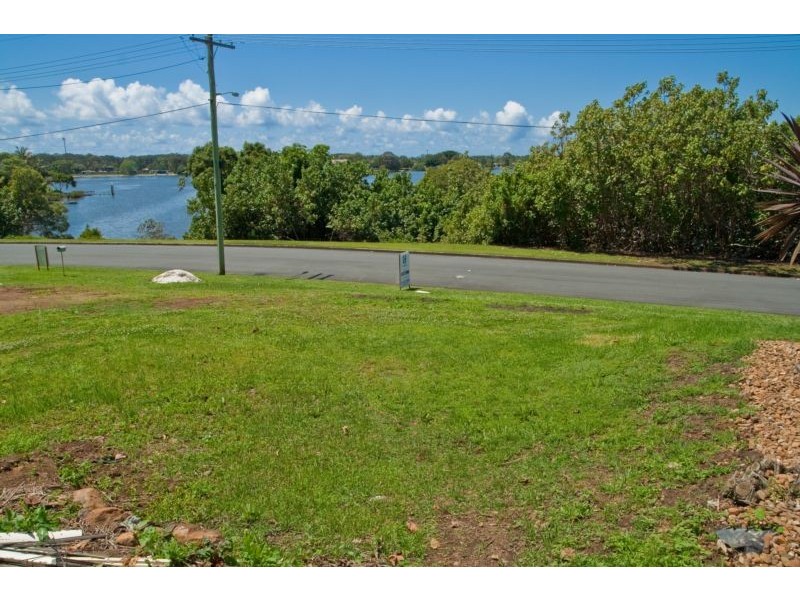 35 Bimbadeen Avenue, Banora Point NSW 2486