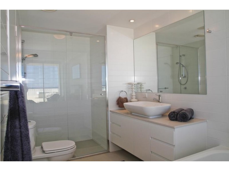 203/2 Creek Street, Kirra QLD 4225