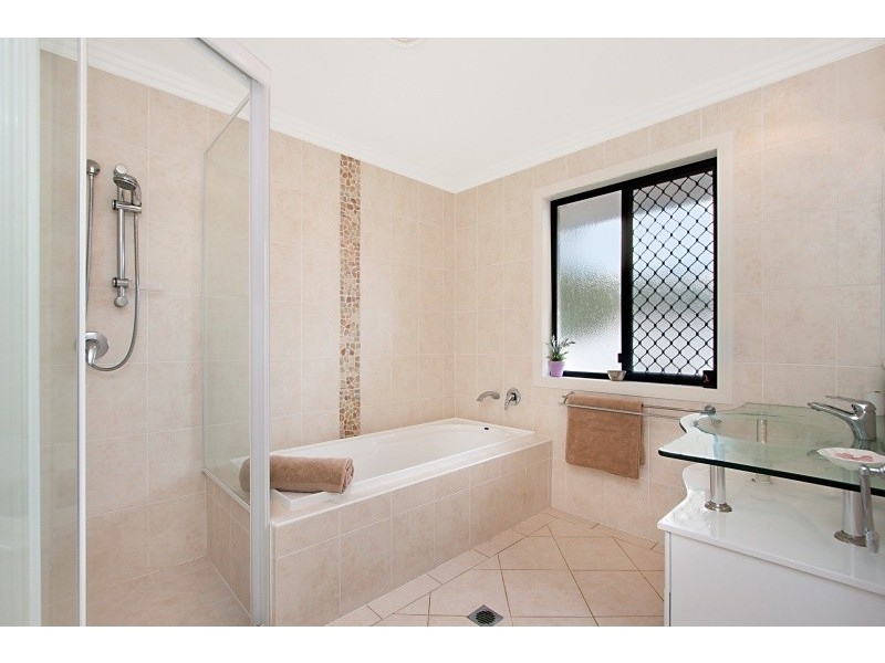 100 Broadwater Esp, Bilambil Heights NSW 2486