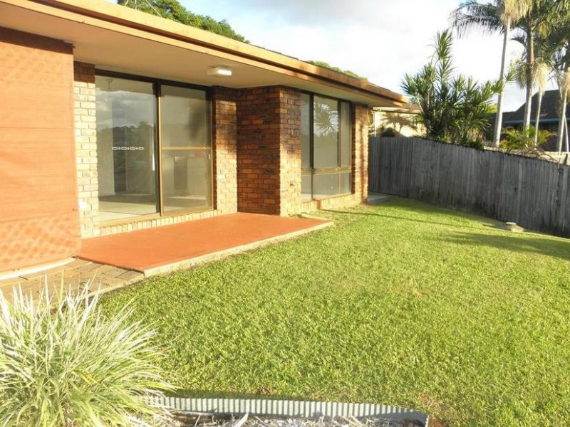 2/5 Biby Place, Banora Point NSW 2486