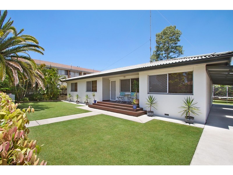 16 Cox Drive, Tweed Heads South NSW 2486