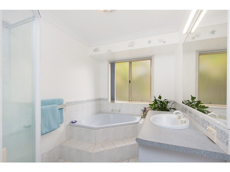 21 Tralee Drive, Banora Point NSW 2486