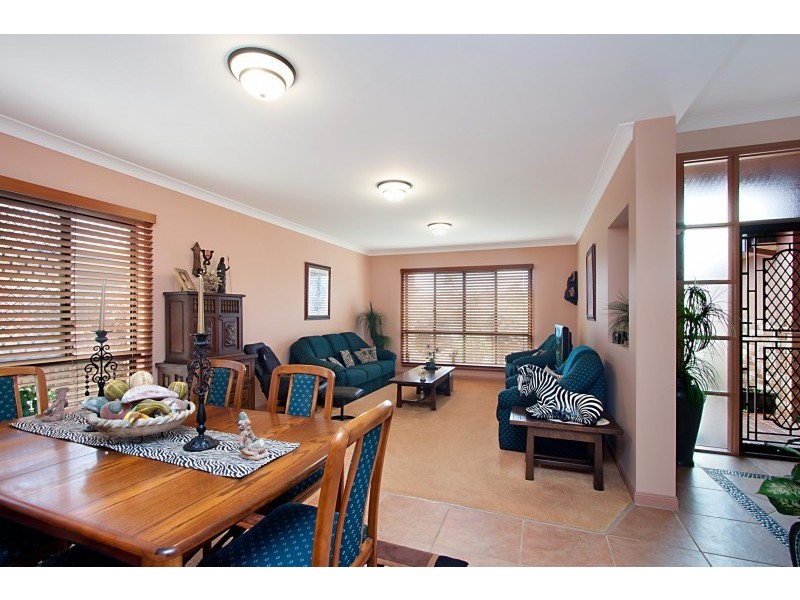 16 Comenara Crescent, Banora Point NSW 2486