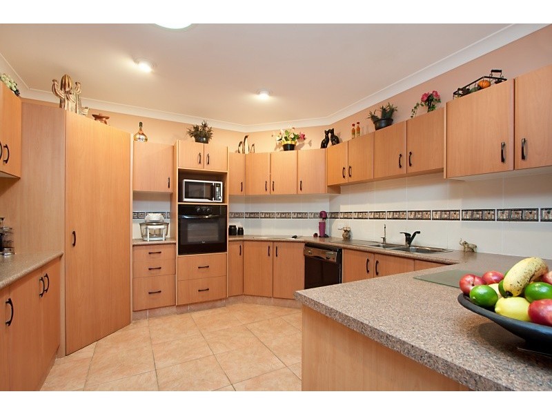 16 Comenara Crescent, Banora Point NSW 2486