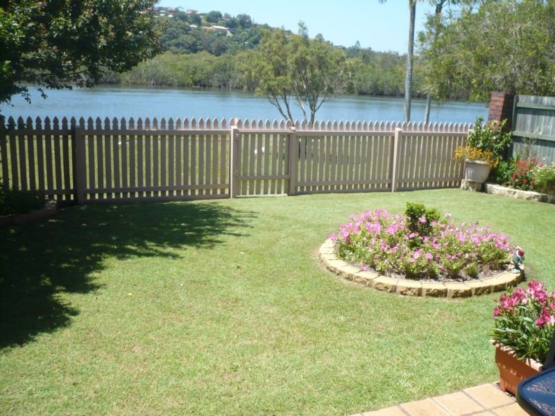 2/115 Sunset Blvd, Tweed Heads West NSW 2485