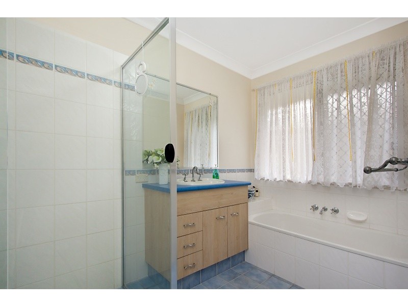 18 Comenara Crescent, Banora Point NSW 2486