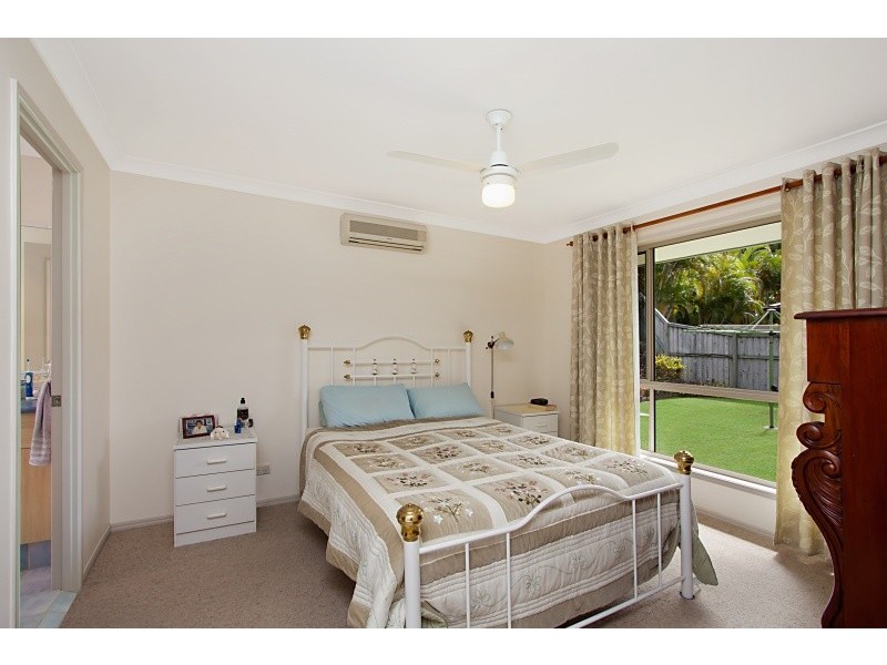 18 Comenara Crescent, Banora Point NSW 2486