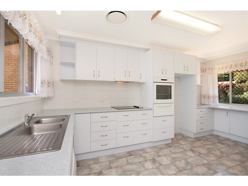 8 Anthony Avenue, Banora Point NSW 2486