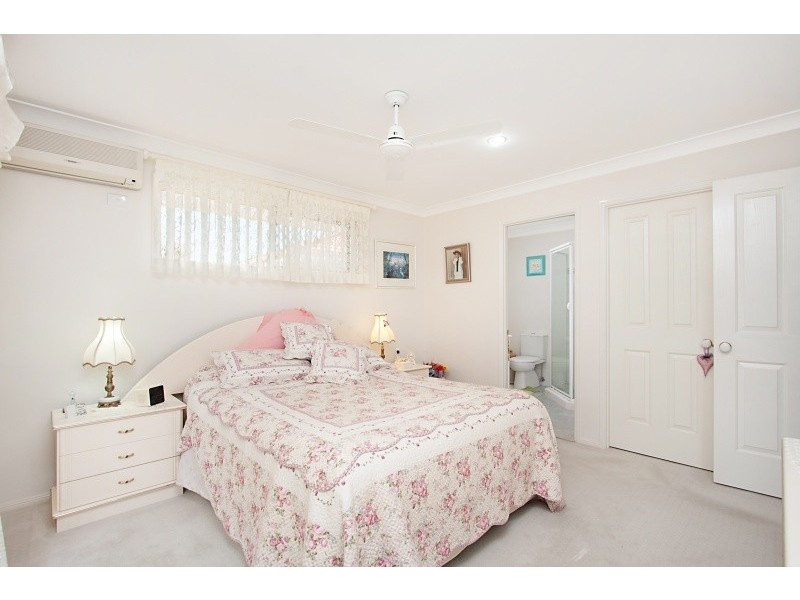 2/4 Magnolia Crescent, Banora Point NSW 2486