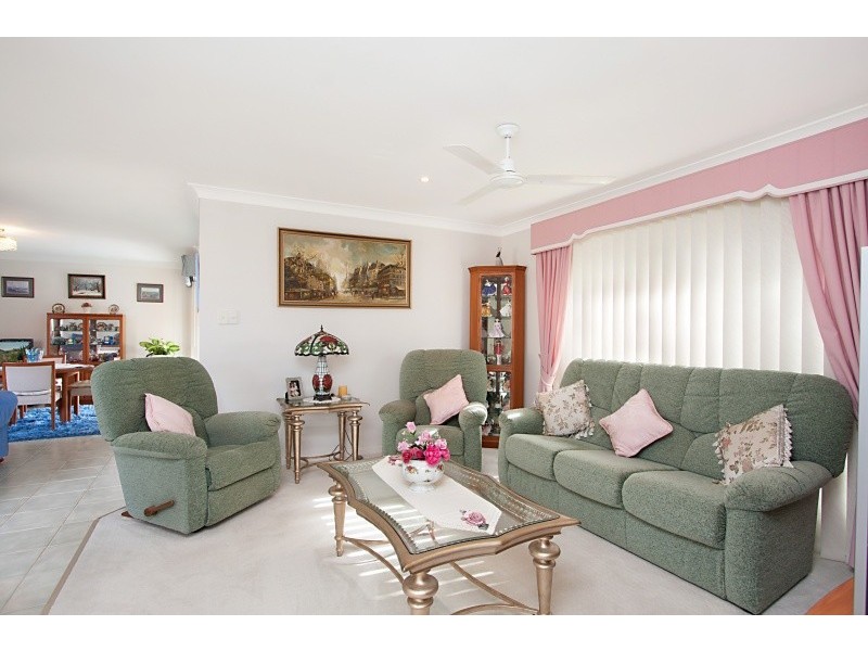 2/4 Magnolia Crescent, Banora Point NSW 2486