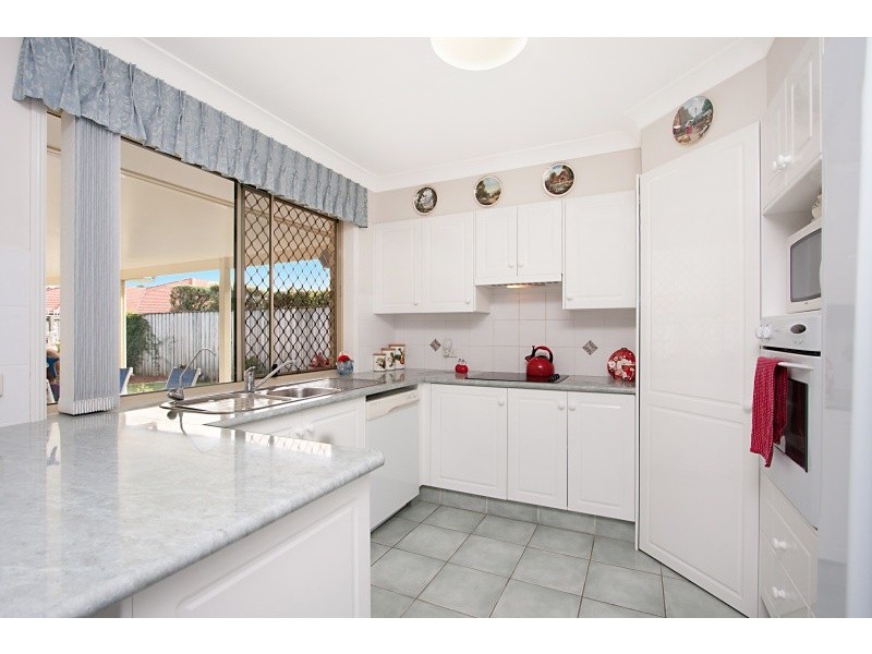 2/4 Magnolia Crescent, Banora Point NSW 2486