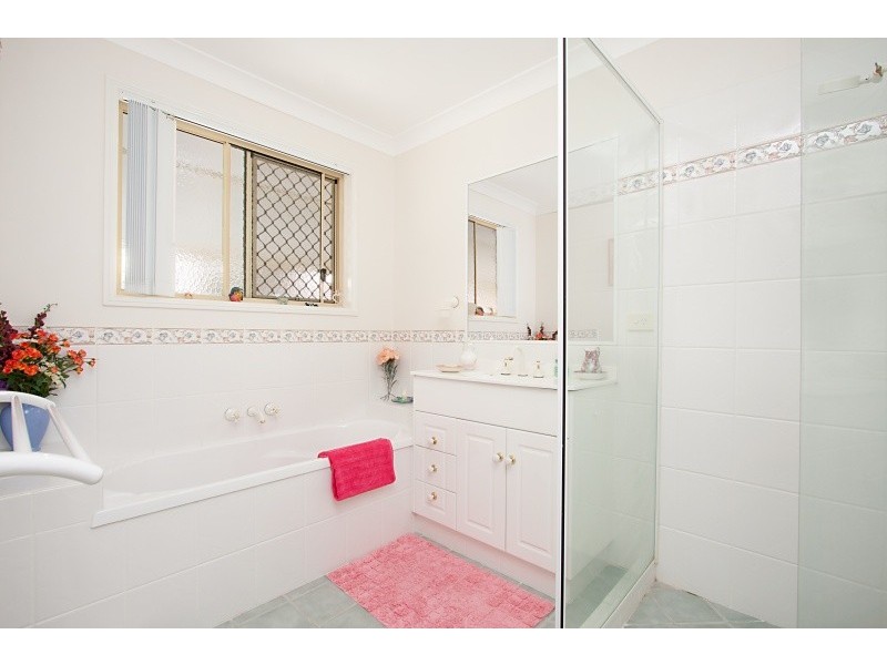 2/4 Magnolia Crescent, Banora Point NSW 2486