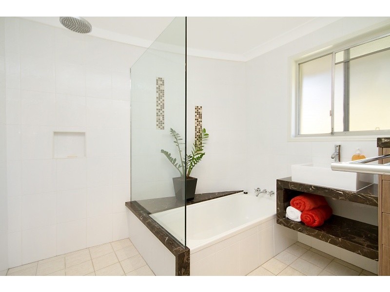 10 Raward Avenue, Banora Point NSW 2486