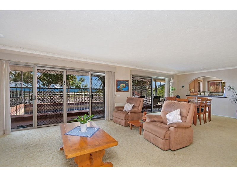 22 Anthony Ave, Banora Point NSW 2486