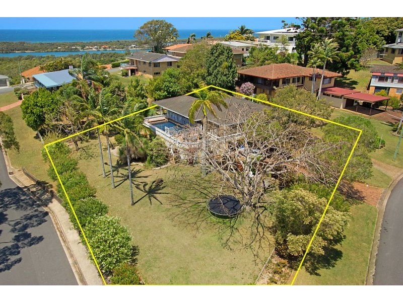 22 Anthony Ave, Banora Point NSW 2486