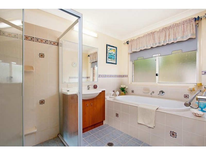 2 Semillon Court, Banora Point NSW 2486