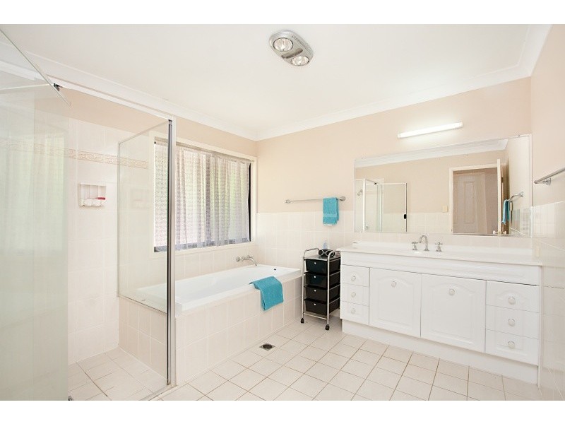 34 St Andrews Way, Banora Point NSW 2486