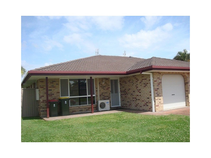 2/3 Woodlands Drive, Banora Point NSW 2486