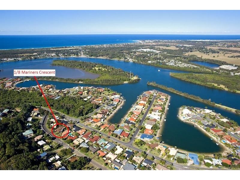 1/8 Mariners Crescent, Banora Point NSW 2486