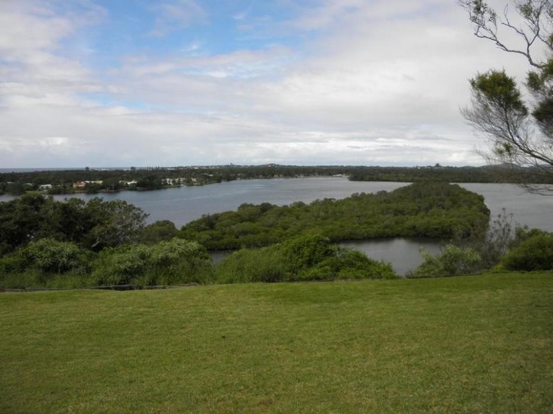 18 Uniacke Drive, Banora Point NSW 2486